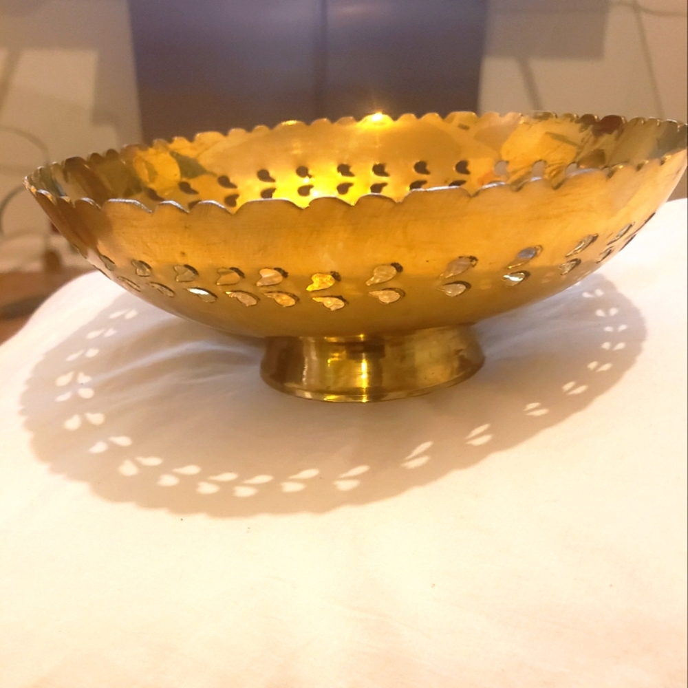 Brass bowl with filigree design